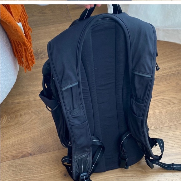 Run All Day backpack - Picture 3 of 12